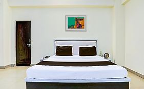 Super Hotel O Hyderabad Gate Iit Bhu